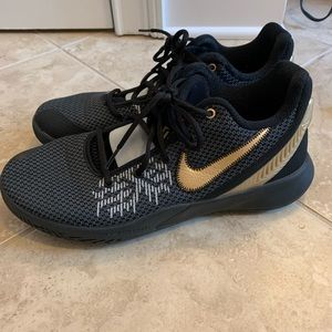 Men’s size 9.5 Kyrie’s.  Like new